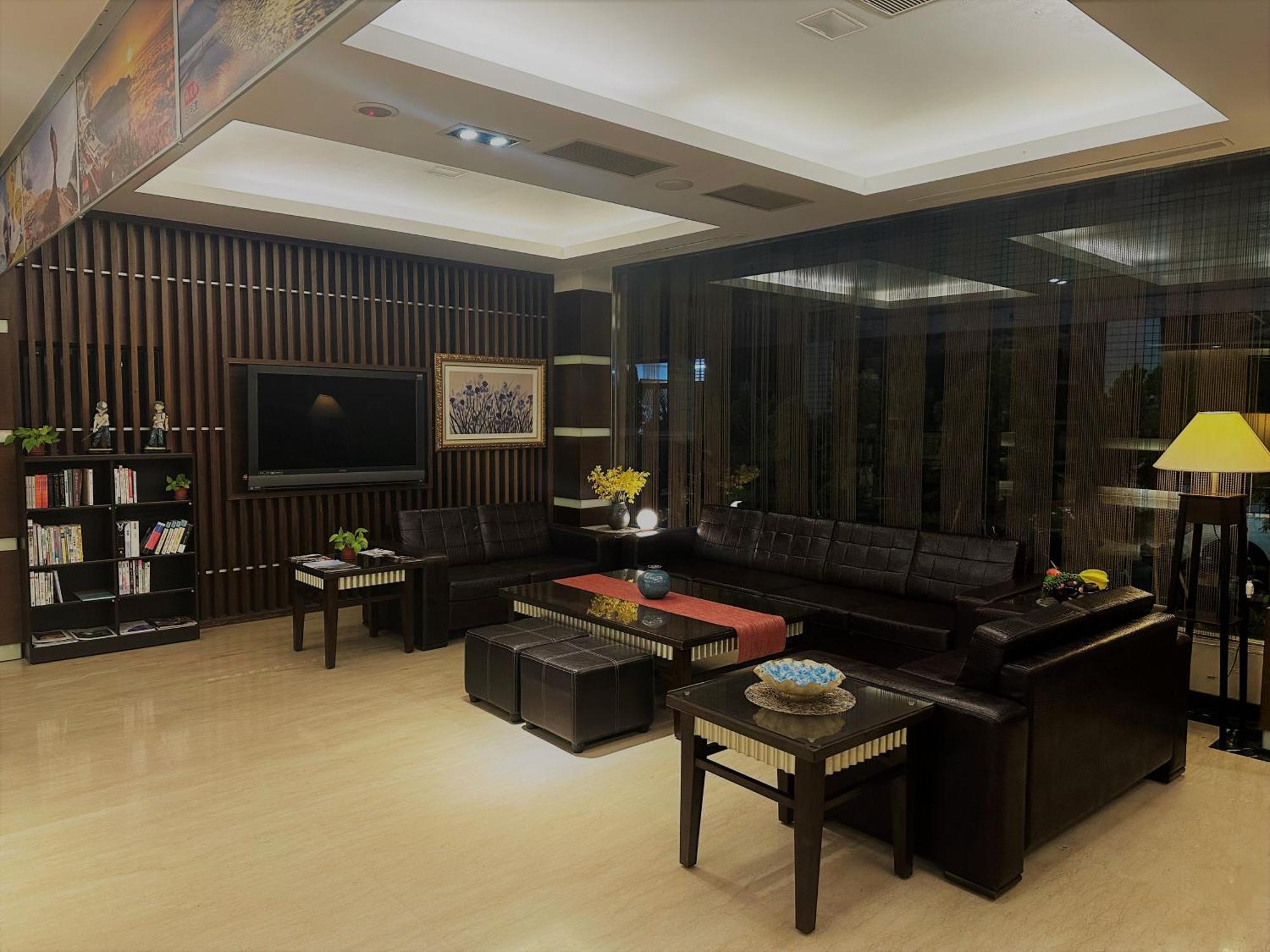 Young Soarlan Hotel - Tainan Exterior foto