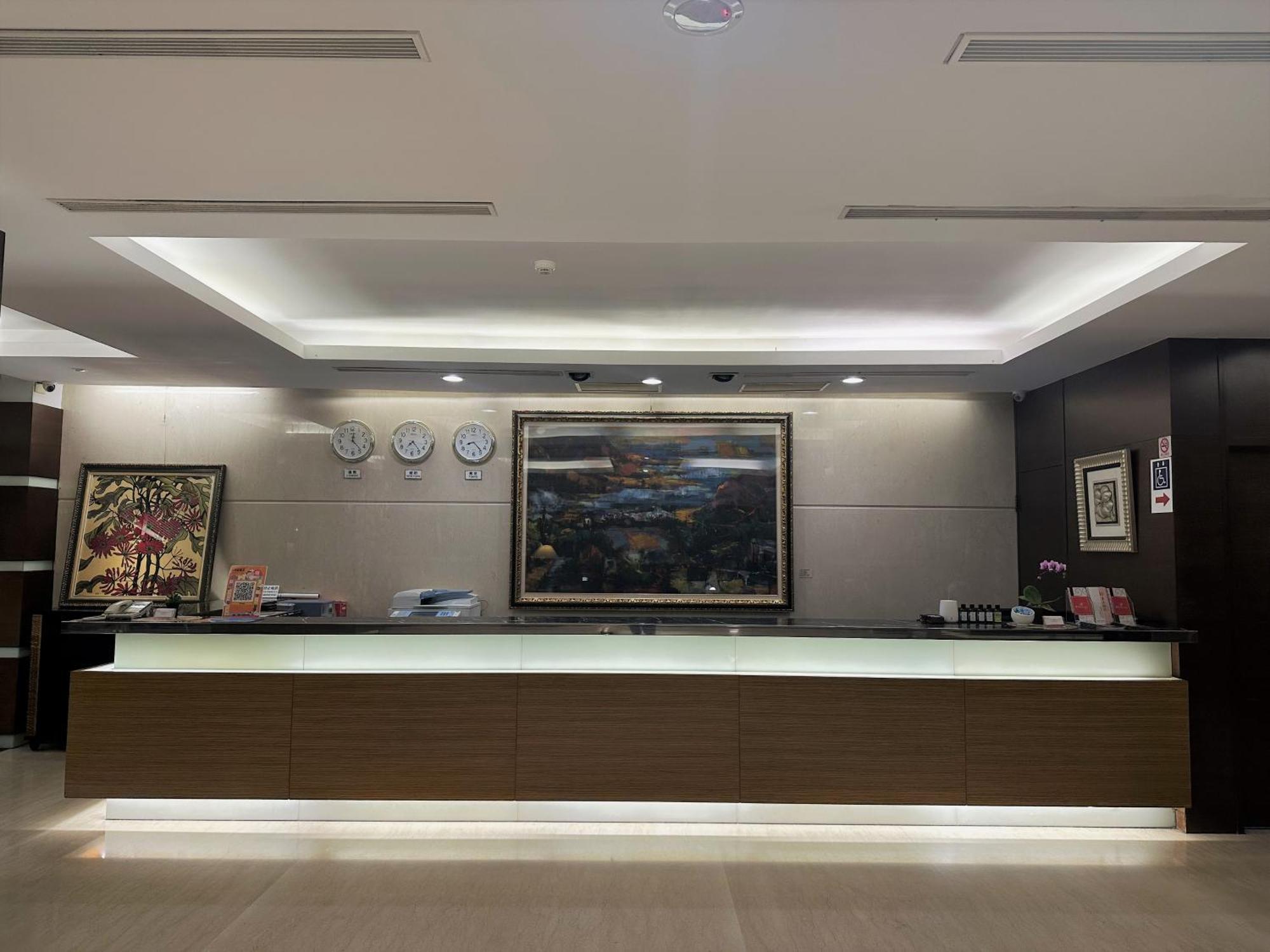 Young Soarlan Hotel - Tainan Exterior foto
