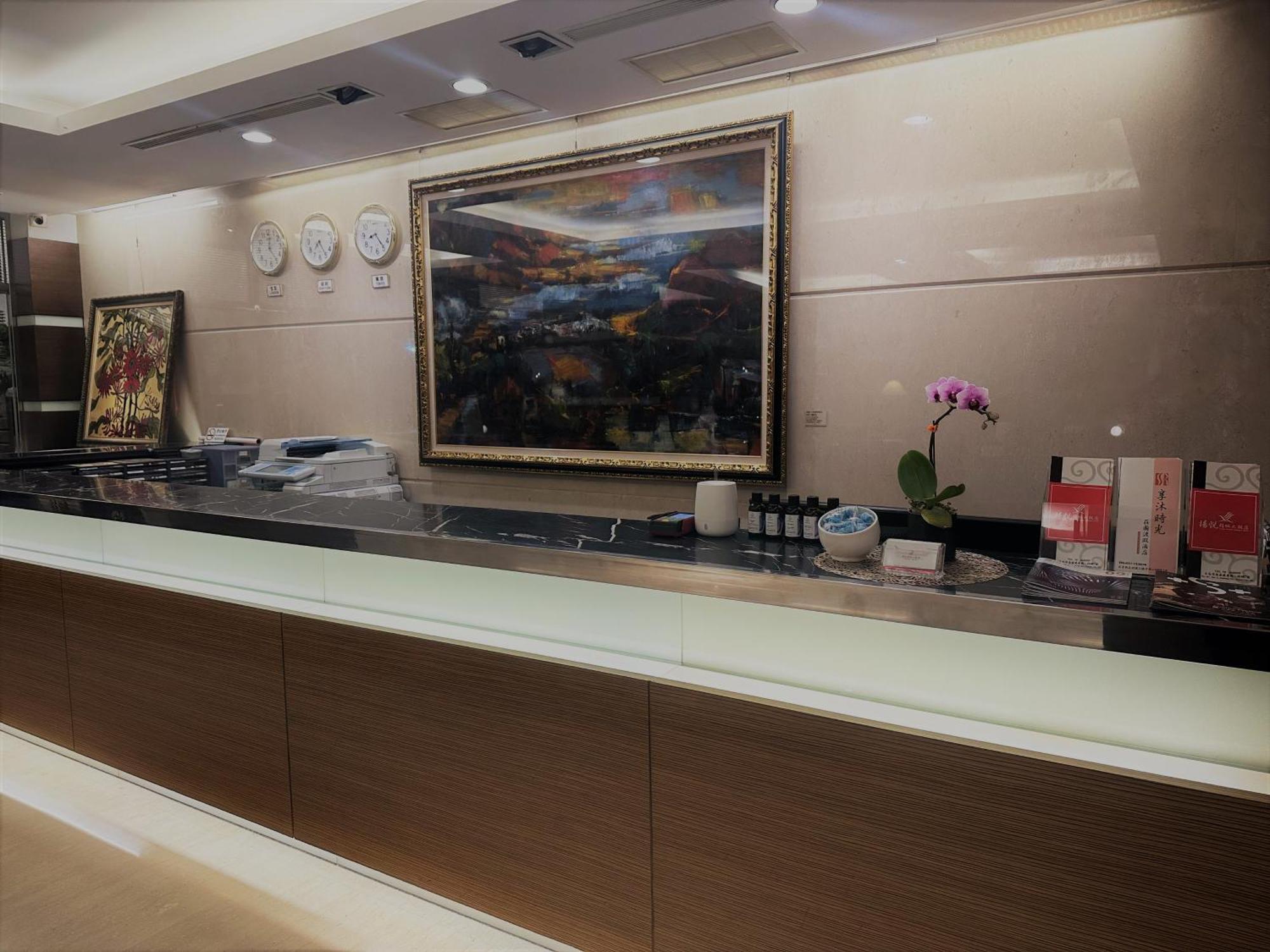 Young Soarlan Hotel - Tainan Exterior foto