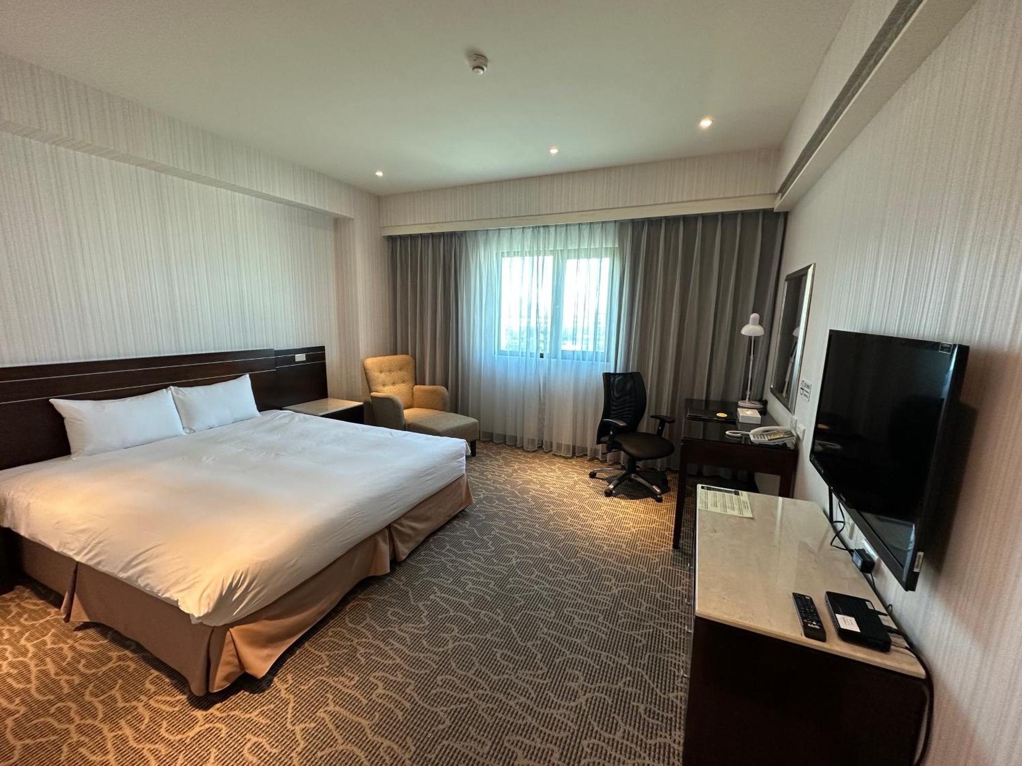 Young Soarlan Hotel - Tainan Exterior foto