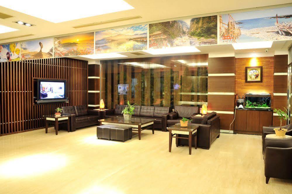 Young Soarlan Hotel - Tainan Exterior foto